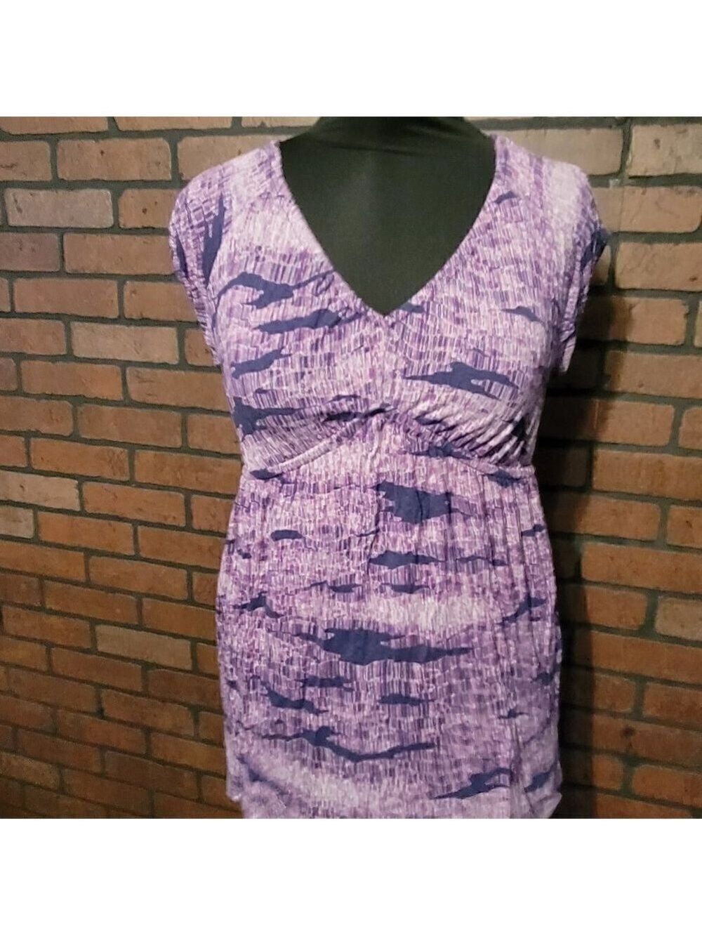 Daisy Fuentes baby doll waist. Flattering fit. Purple and white. Size Large